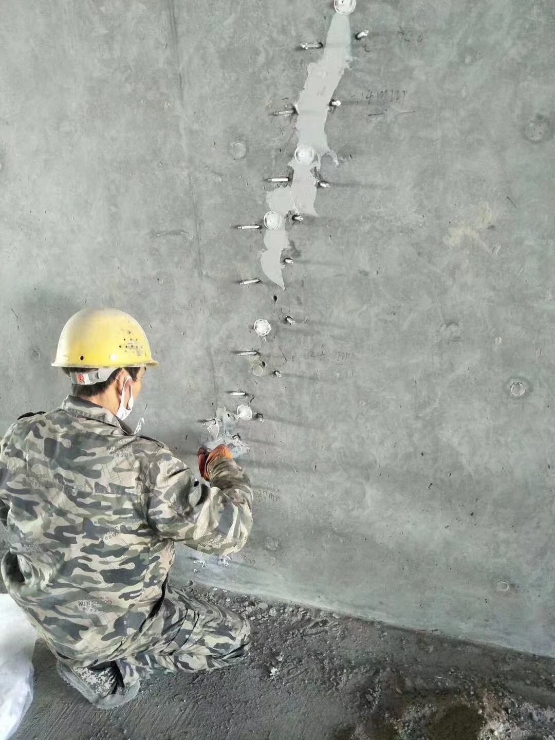 姜堰混凝土楼板裂缝加固施工的方案